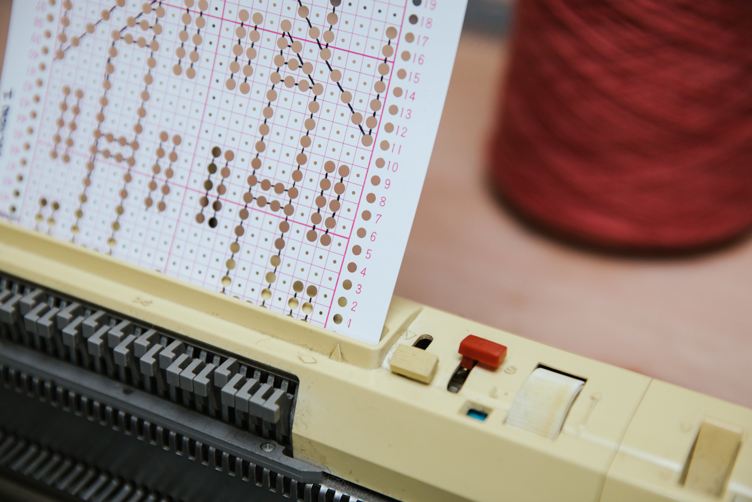 How to Choose the Perfect Knitting Machine for Your Projects