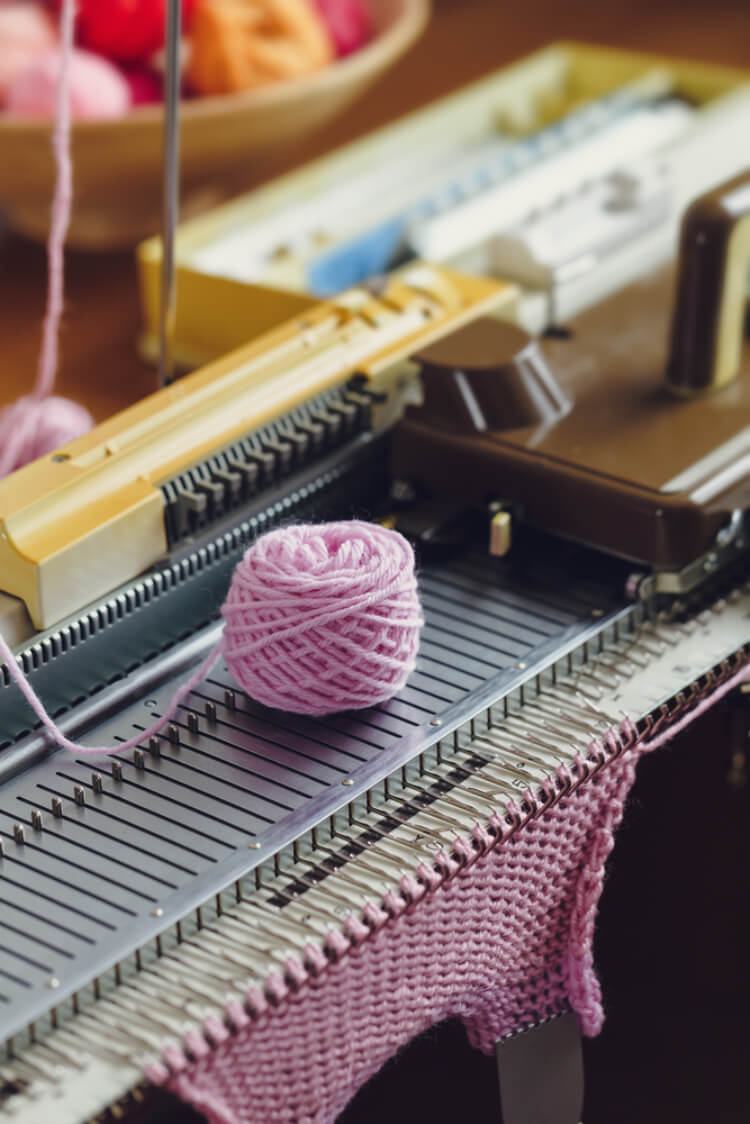 How to Use a Flat Knitting Machine: Beginners Tips