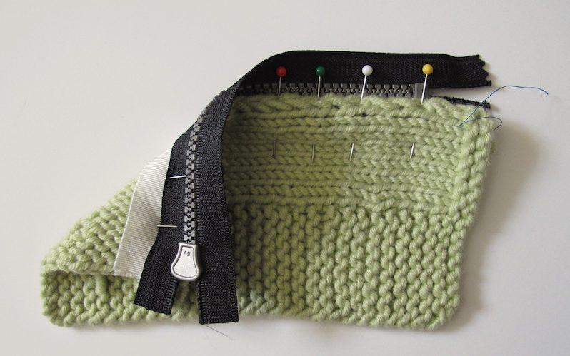 How to machine sew a zipper in a knitted sweater (the complete guide for great results)